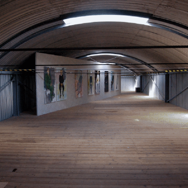 Die Macher, acht schilderijen, olieverf en inkt op doek, 12 m x 2,40, in tentoonstelling I Am Your Master, 2010, Kunstfort bij Vijfhuizen