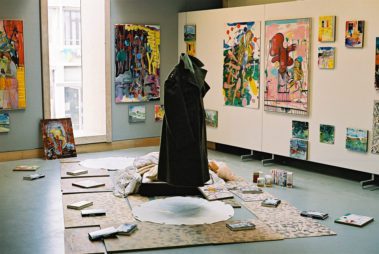 Het Paradijs, installatie, Tentoonstelling Memorial Images, CBK Alphen aan de Rijn, 2002