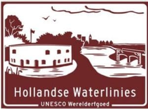 Toeristische gebiedsbord met aanduiding en afbeelding Hollandse Waterlinies